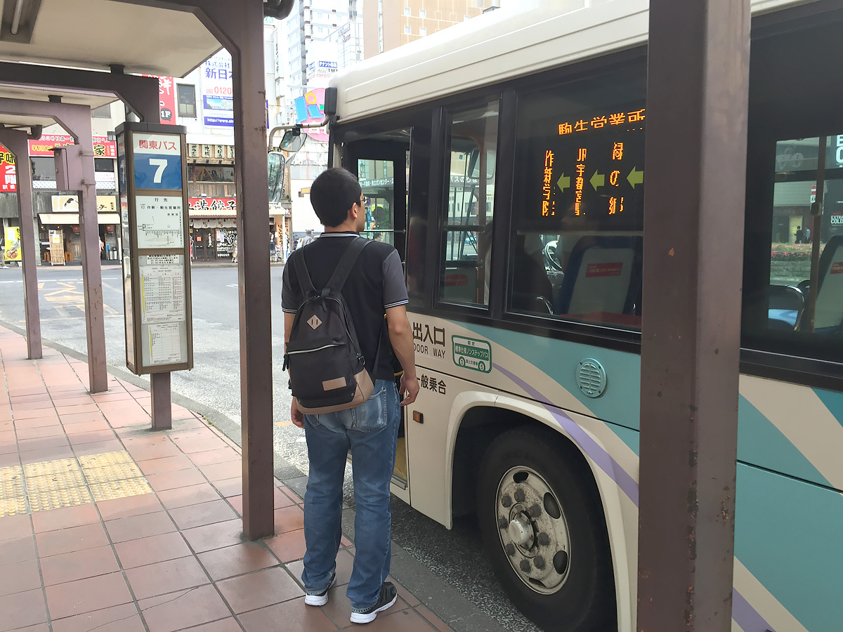 バスに乗ります